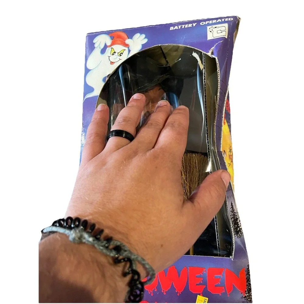 Vintage 1988 Halloween Witch 16